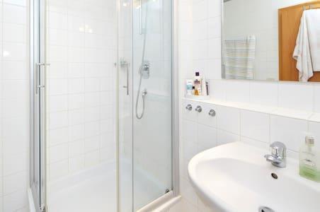 Komfortferienwohnung Zentrum ลุดวิกสบูร์ก ภายนอก รูปภาพ